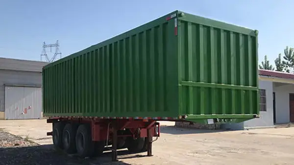 Veľké, ľahké uzavreté návesy zvyšujú efektivitu logistiky